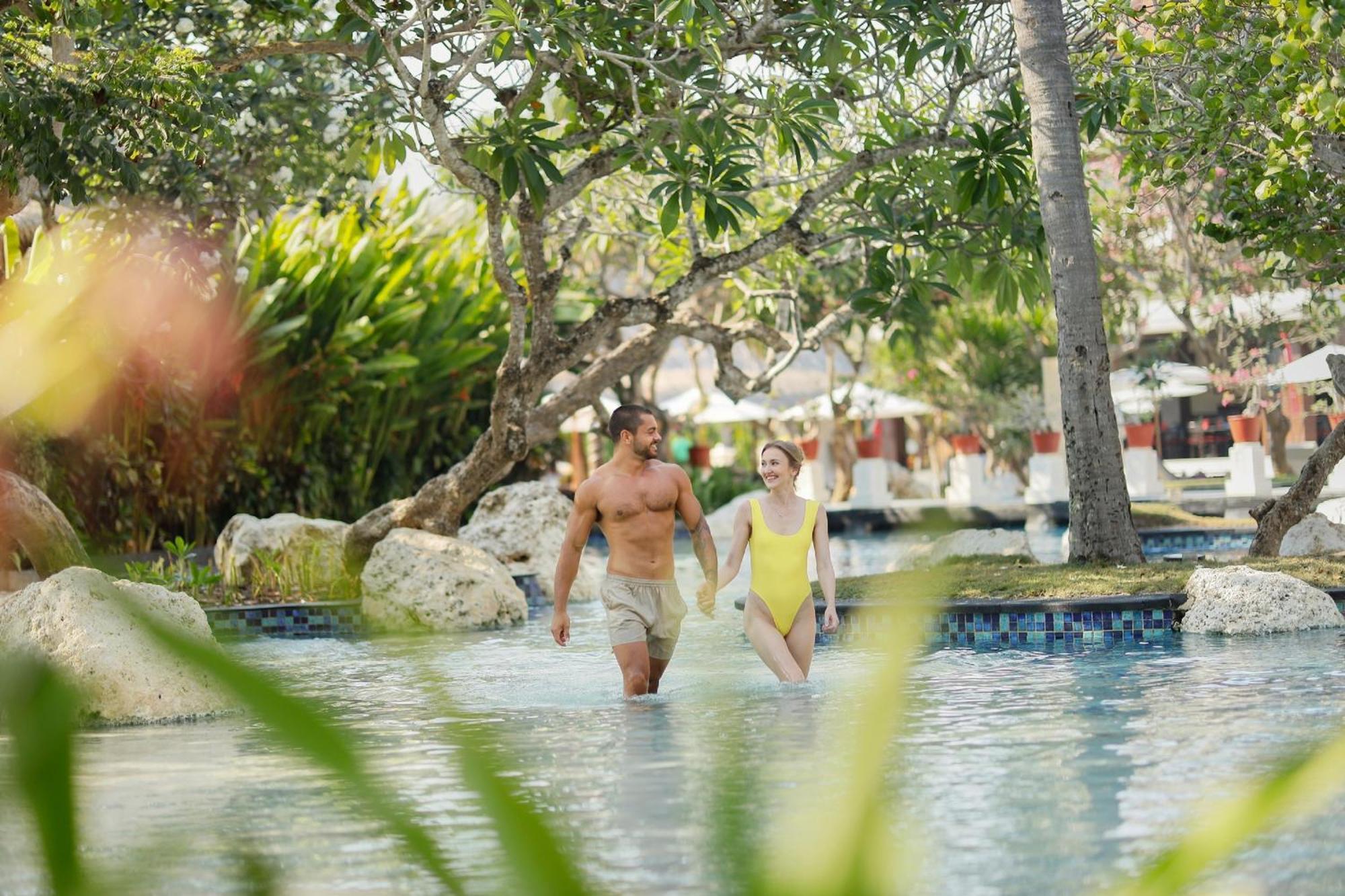 Nusa Dua Beach Hotel And Spa - Handwritten Collection Esterno foto The swimming pool at the resort