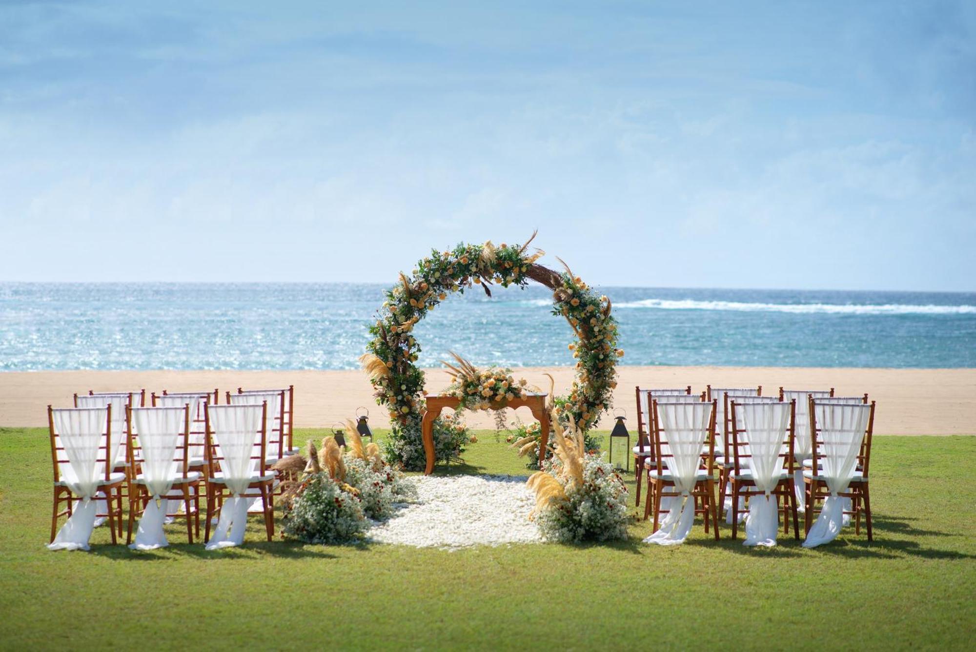 Nusa Dua Beach Hotel And Spa - Handwritten Collection Esterno foto The Beachfront Lawn