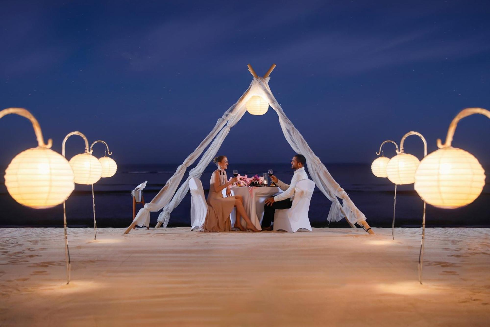 Nusa Dua Beach Hotel And Spa - Handwritten Collection Esterno foto The Beach Club at The Oberoi, Mumbai