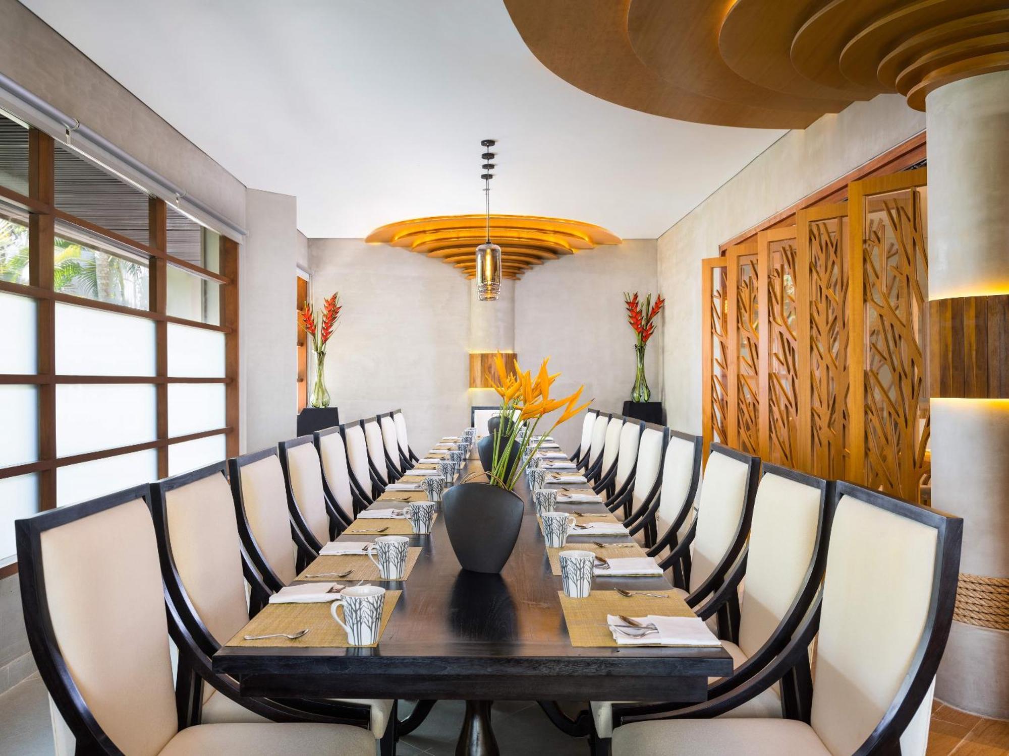 Nusa Dua Beach Hotel And Spa - Handwritten Collection Esterno foto The interior of the restaurant