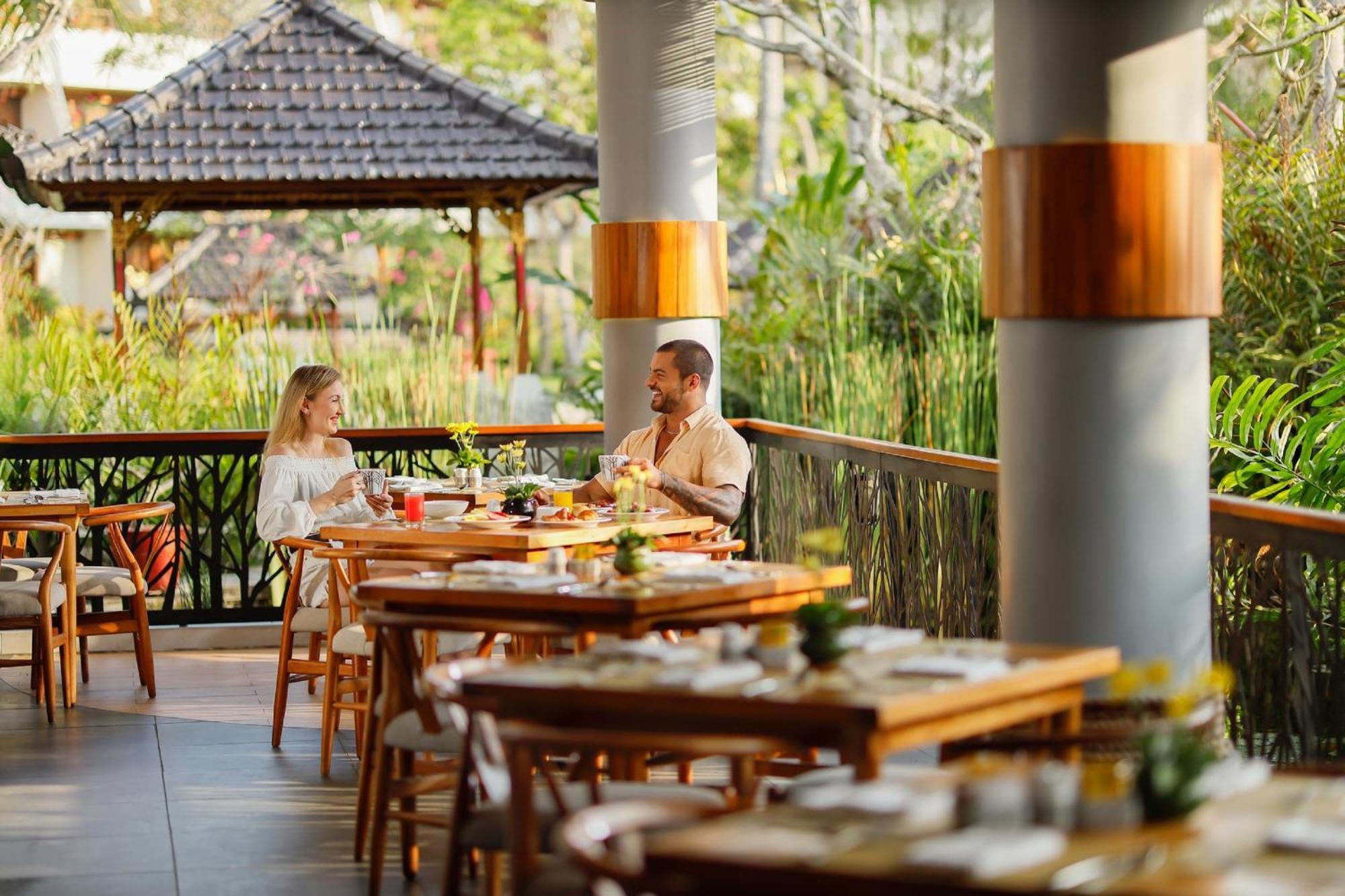 Nusa Dua Beach Hotel And Spa - Handwritten Collection Esterno foto The restaurant at the hotel