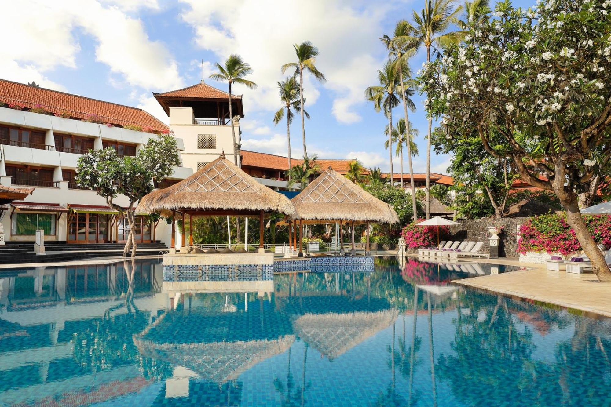 Nusa Dua Beach Hotel And Spa - Handwritten Collection Esterno foto The pool at the hotel