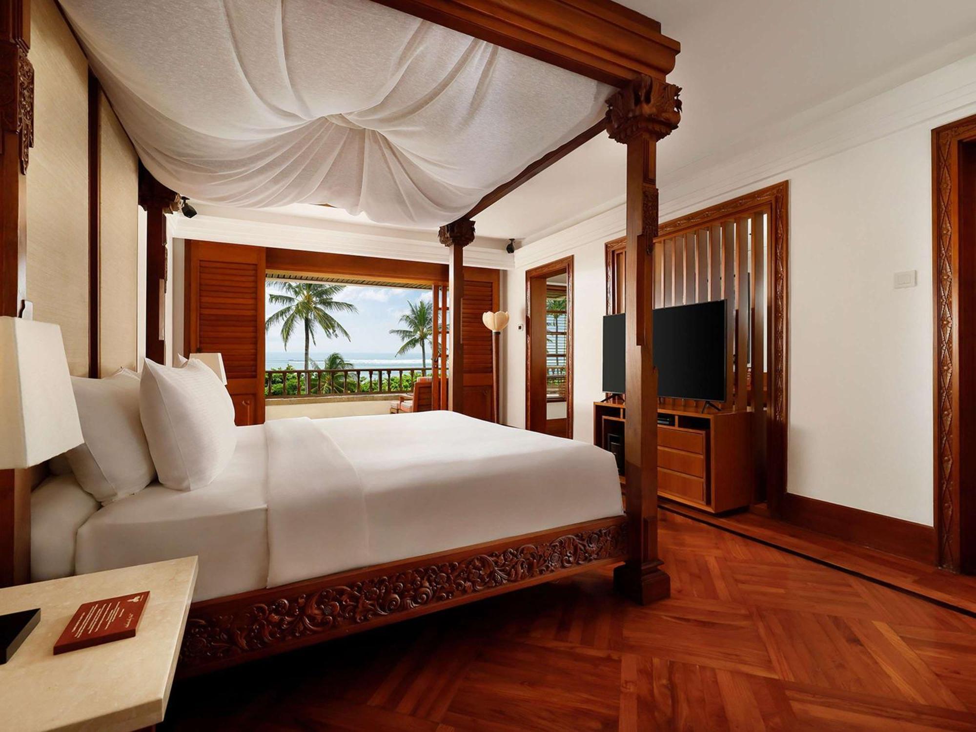 Nusa Dua Beach Hotel And Spa - Handwritten Collection Esterno foto A bedroom at the Westin Langkawi Resort & Spa