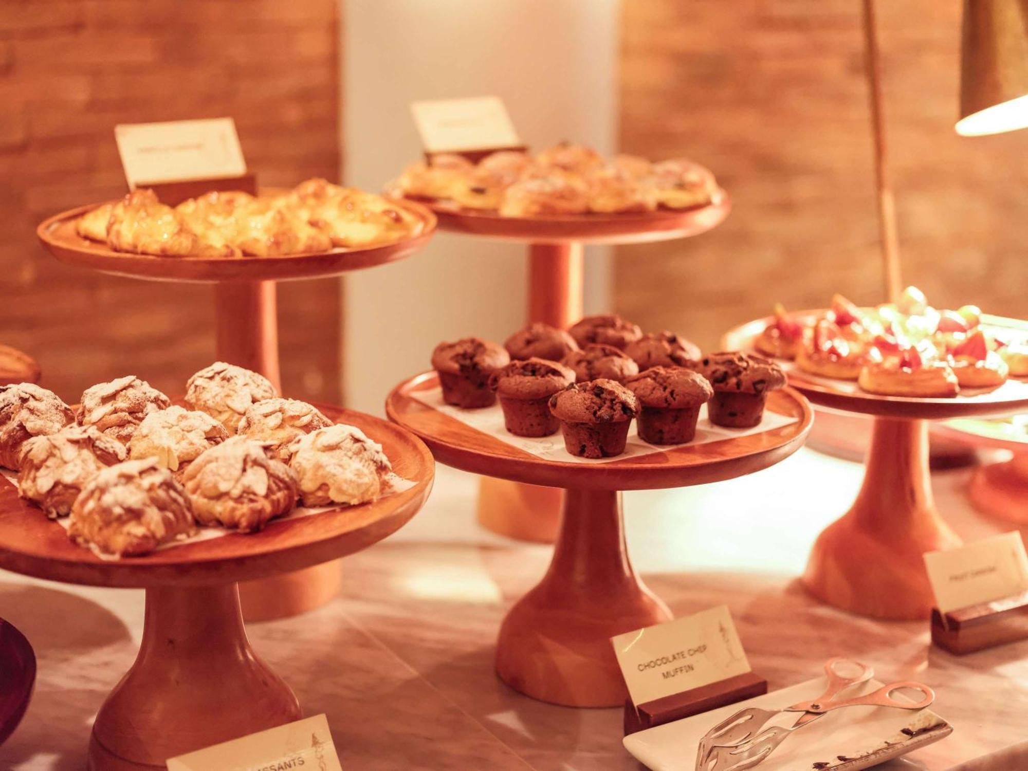 Nusa Dua Beach Hotel And Spa - Handwritten Collection Esterno foto A selection of pastries