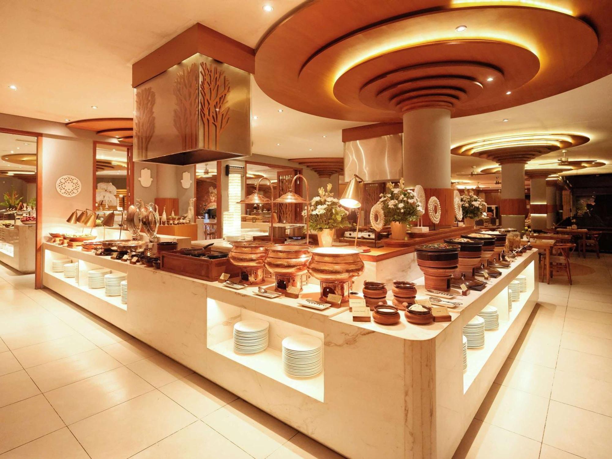 Nusa Dua Beach Hotel And Spa - Handwritten Collection Esterno foto The buffet at the hotel