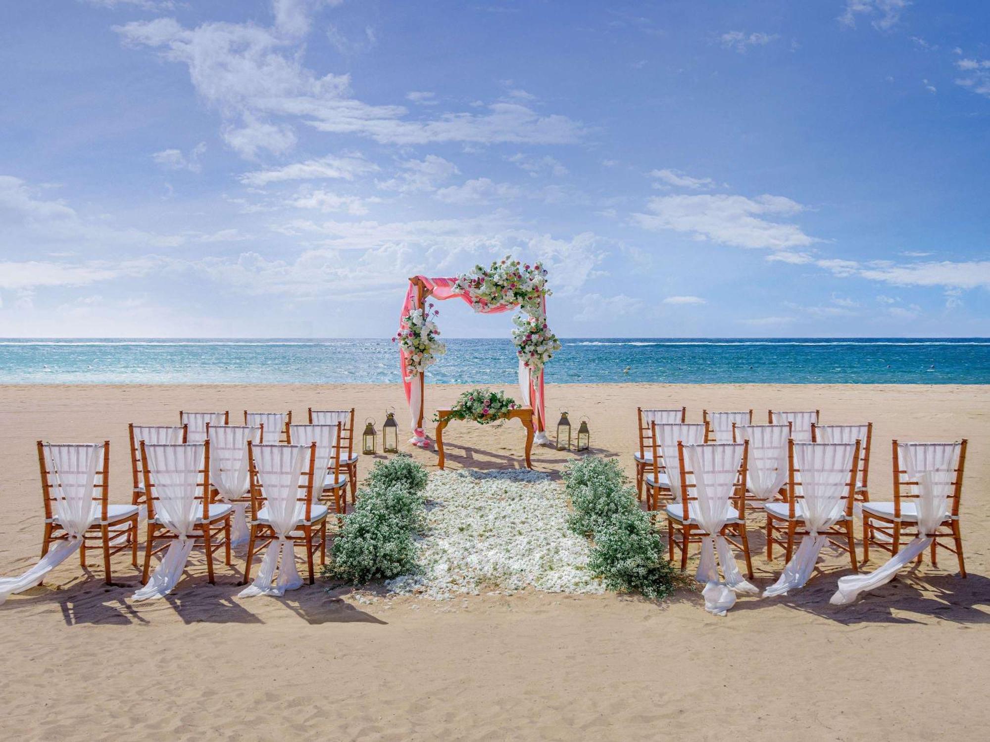 Nusa Dua Beach Hotel And Spa - Handwritten Collection Esterno foto Beach wedding