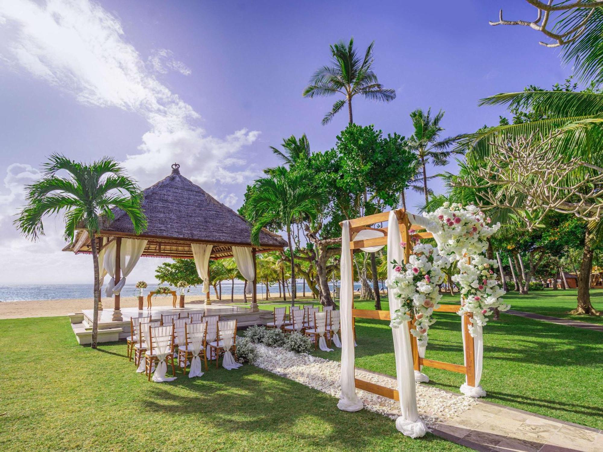 Nusa Dua Beach Hotel And Spa - Handwritten Collection Esterno foto The beach at the resort